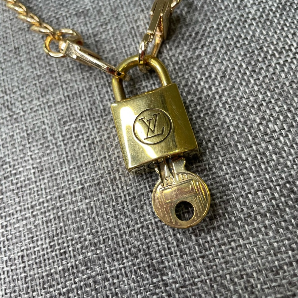 Louis Vuitton LV lock and key #214 - Picture 6 of 10